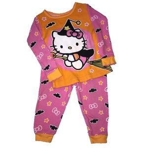 ⭐️ Hello Kitty 12mo Halloween pajama set pjs